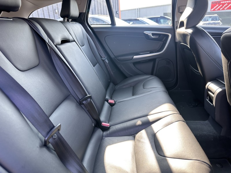 VOLVO V60 CROSS COUNTRY D3 150 CV AVEC SEULEMENT 64713 KMS !!!!!!