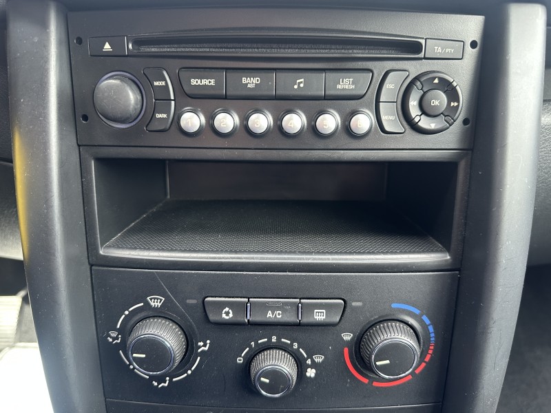 PEUGEOT 207 (2) 1.4 75 URBAN 5P ********* 2 EME MAIN AVEC SEULEMENT 44950KMS !!!!!!! ********