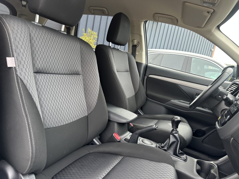 MITSUBISHI OUTLANDER 2.0 MIVEC 150 CV INFORM 2WD ********** 1 ERE MAIN AVEC SEULEMENT 113083 KMS !!!!!!! *********