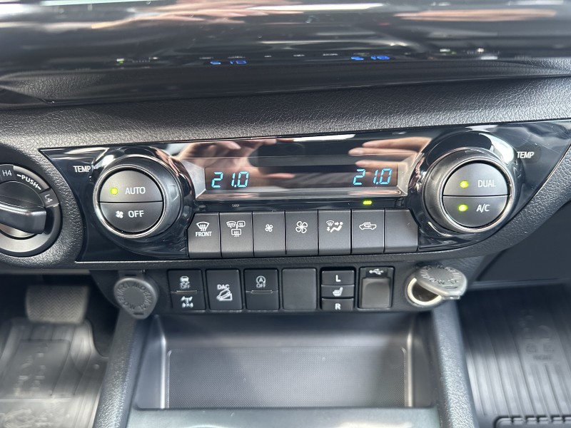 TOYOTA HILUX IV (3) X-TRA CABINE 4WD 2.8 204 D-4D INVINCIBLE BVA ******* TVA RECUPERABLE SOIT 39991 EUROS HT //* 1 ERE MAIN AVEC SEULEMENT 42479 KMS !!!!!! ********