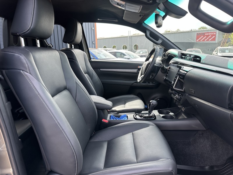 TOYOTA HILUX IV (3) X-TRA CABINE 4WD 2.8 204 D-4D INVINCIBLE BVA ******* TVA RECUPERABLE SOIT 39991 EUROS HT //* 1 ERE MAIN AVEC SEULEMENT 42479 KMS !!!!!! ********