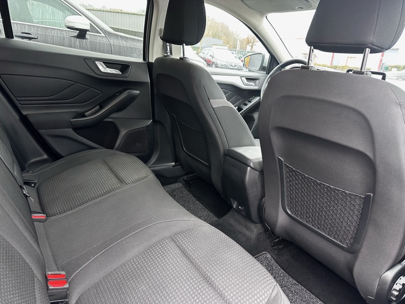 FORD FOCUS IV 1.5 ECOBLUE 120 S&S TITANIUM ******** 1 ERE MAIN AVEC SEULEMENT 70468 KMS !!!!!!*********
