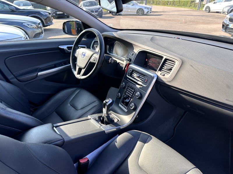 VOLVO V60 CROSS COUNTRY D3 150 CV AVEC SEULEMENT 64713 KMS !!!!!!